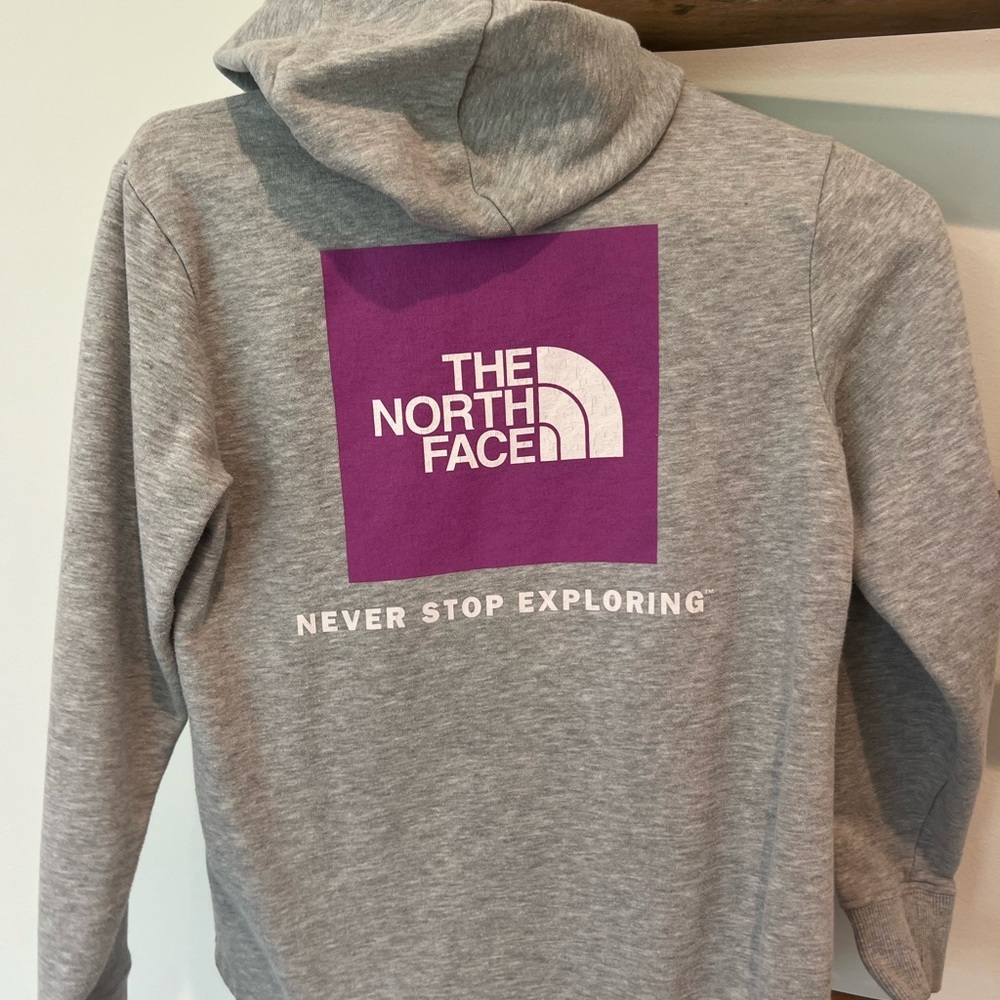 The North Face
Camp Fleece Pullover Hoodie - Girls Medium